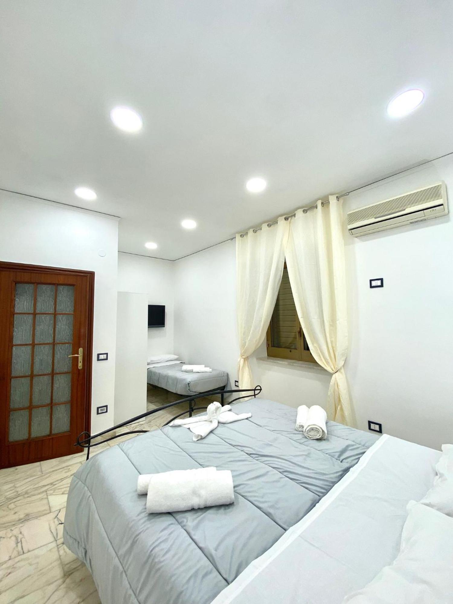 Castellano Apartment Napoli Bagian luar foto